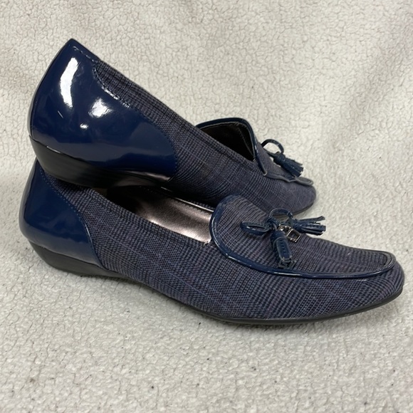 Etiene Algner Navy Loafers w Tassel Detail, 8.5, Good condition! - Picture 3 of 7